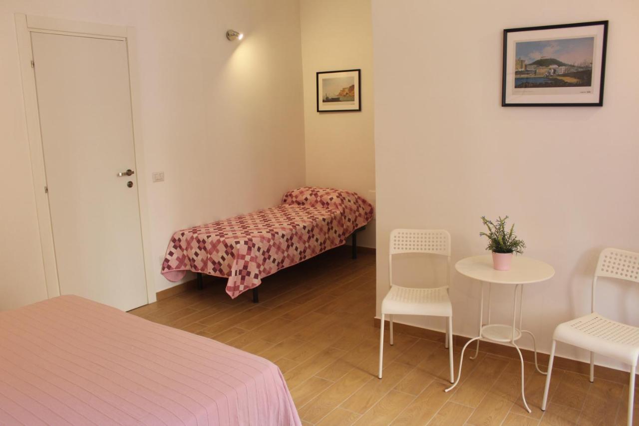 Casa Laura Oliva Mancini Bed & Breakfast Naples Exterior photo
