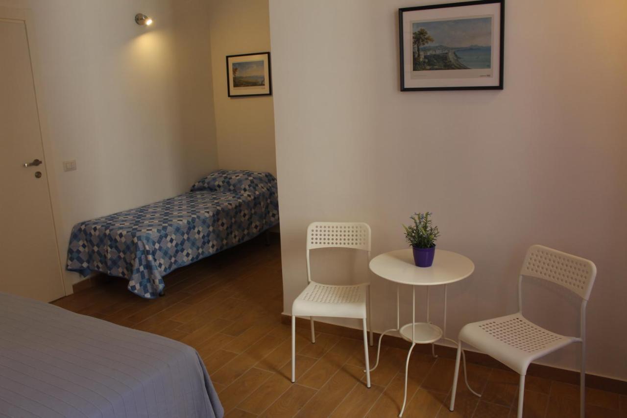 Casa Laura Oliva Mancini Bed & Breakfast Naples Exterior photo