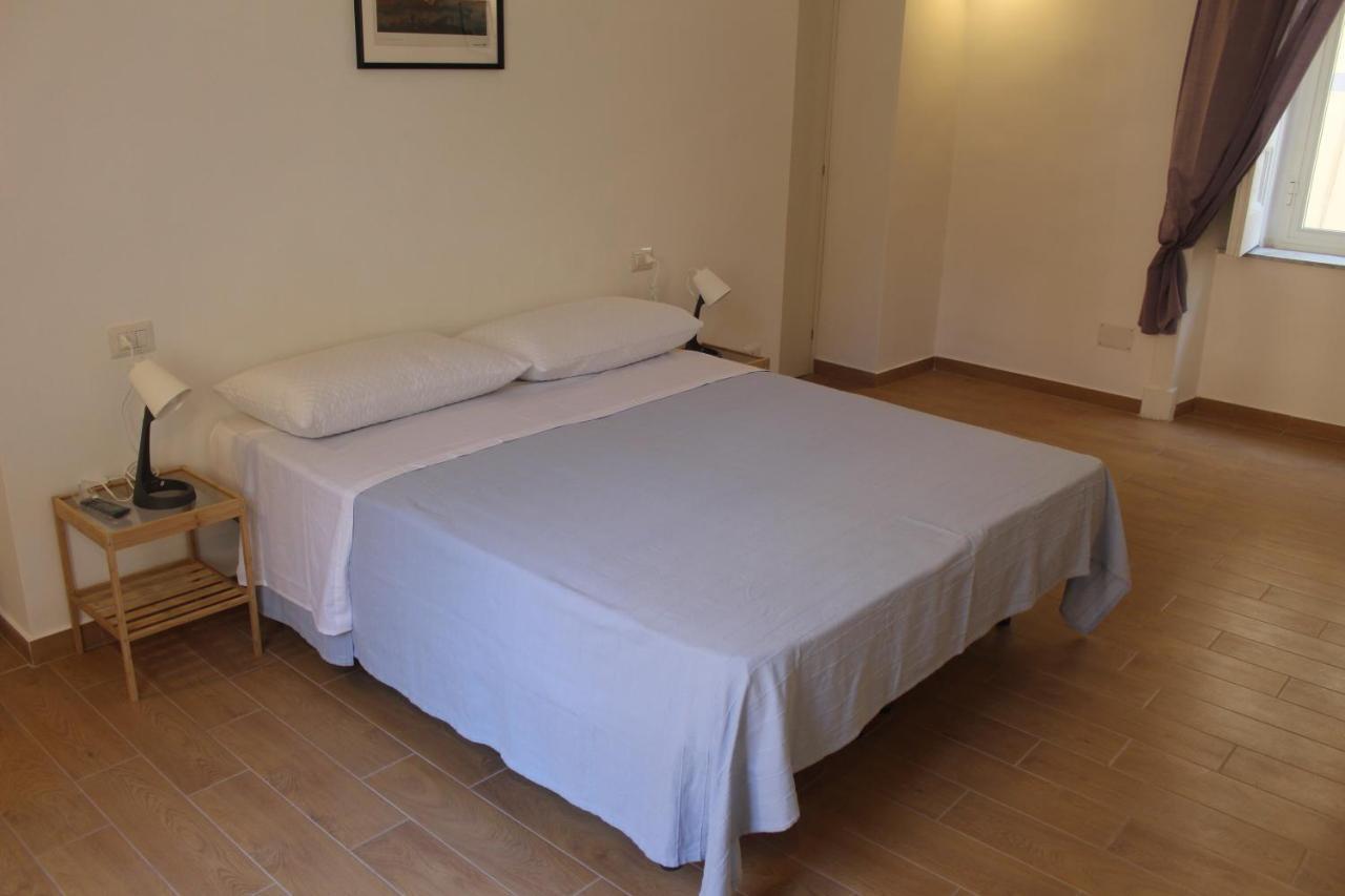 Casa Laura Oliva Mancini Bed & Breakfast Naples Exterior photo