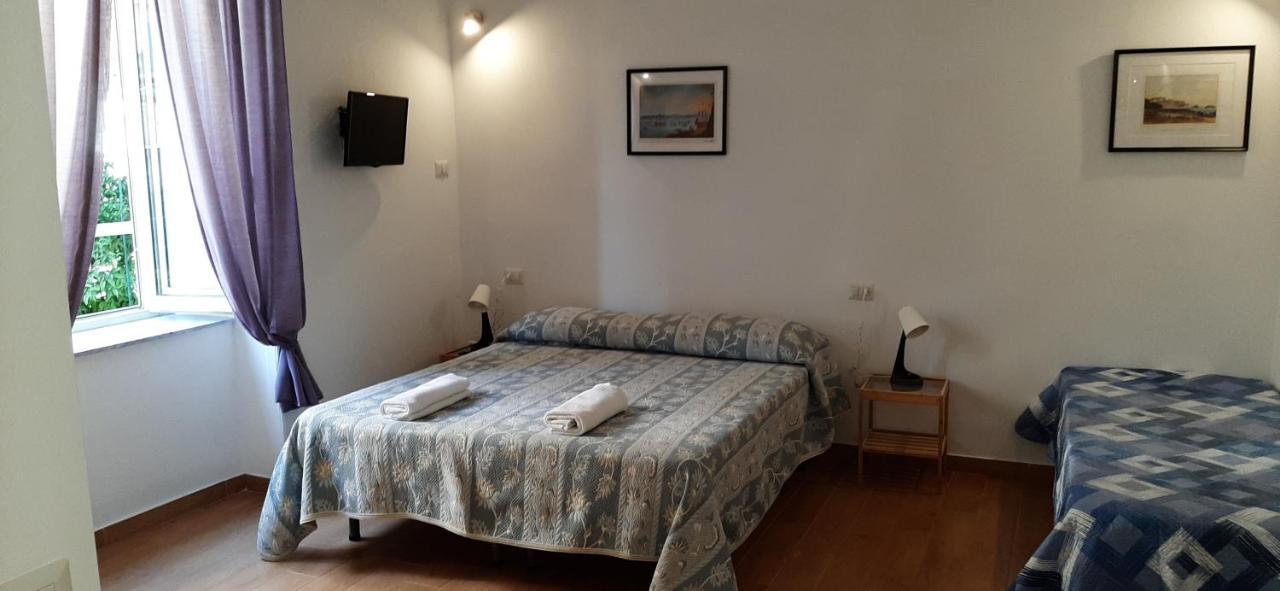 Casa Laura Oliva Mancini Bed & Breakfast Naples Exterior photo
