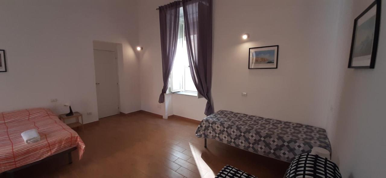 Casa Laura Oliva Mancini Bed & Breakfast Naples Exterior photo
